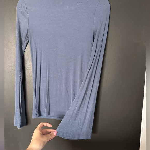 A&F Soft Bell Sleeve Blue Long Sleeve - Size Medium - Picture 3 of 6